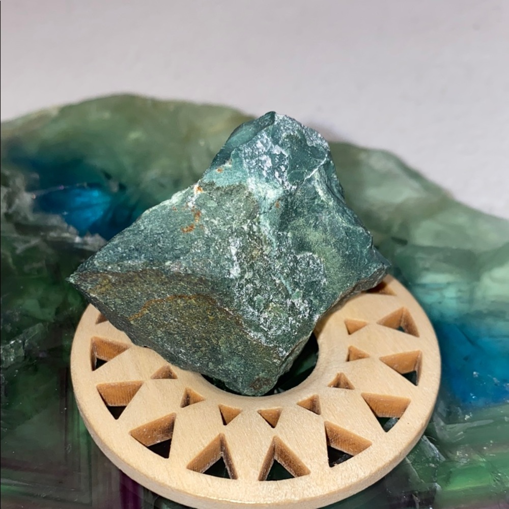 Green Jasper Raw Stone - Picture 2 of 8
